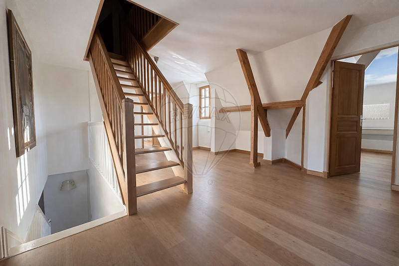 Maison - 260 m² - 7 pièces