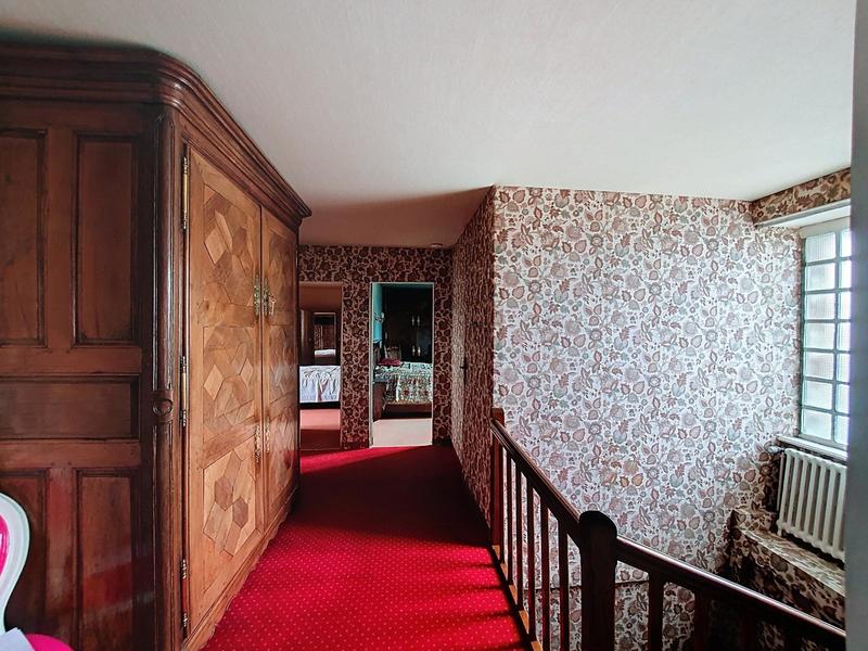 Maison - 286 m² - 8 pièces