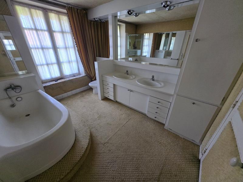 Maison ancienne - 256 m² - 11 pièces