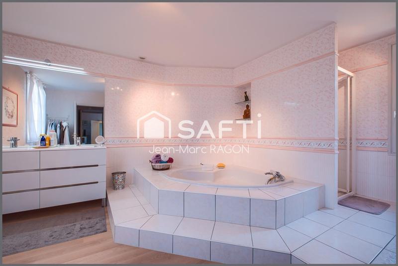 Maison de maîtres - 214 m² - 9 pièces