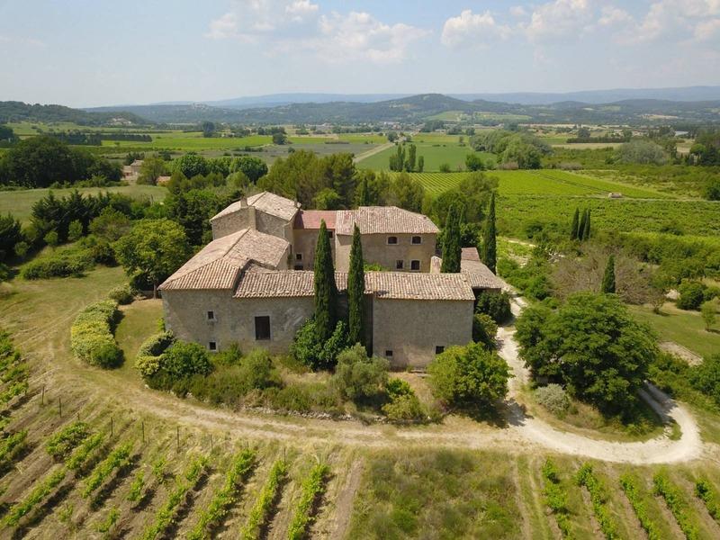 Propriété - 1 000 m² - 20 pièces