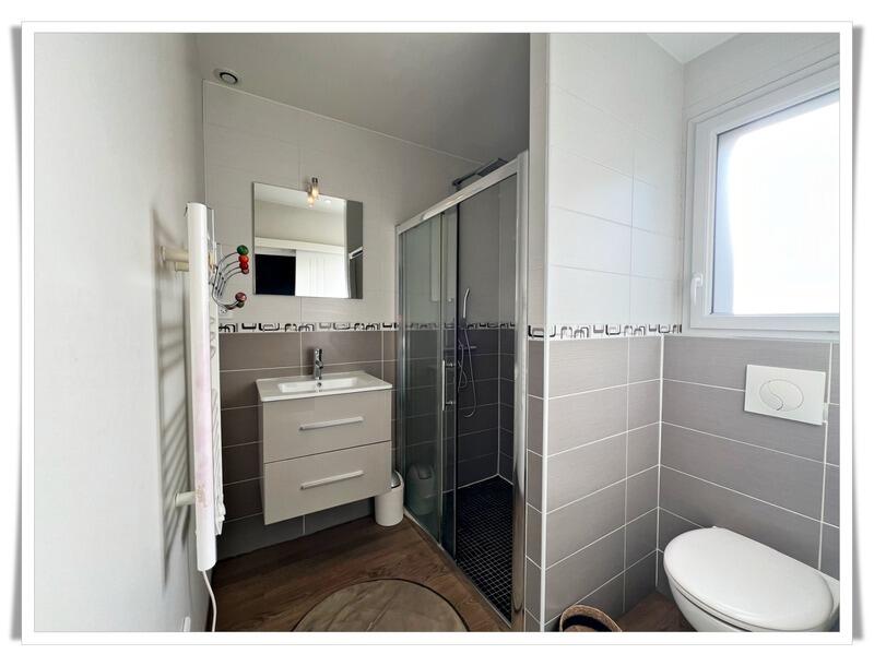 Maison - 205 m² - 8 pièces