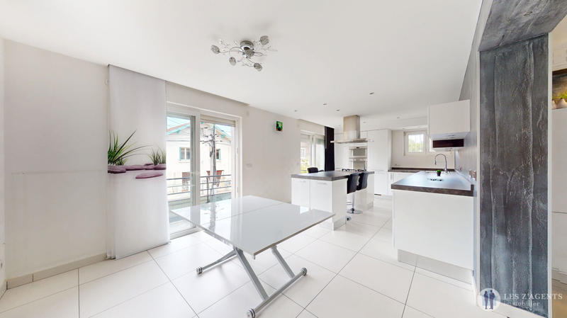 Maison - 164 m² - 8 pièces