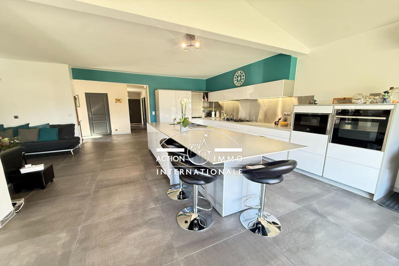 Propriété - 159 m² - 6 pièces