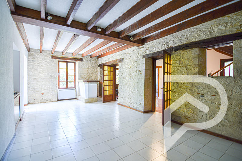 Maison - 240 m² - 6 pièces