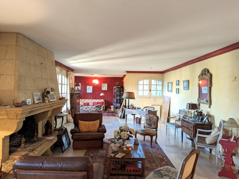 Maison - 260 m² - 6 pièces
