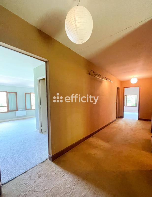 Maison - 225 m² - 7 pièces