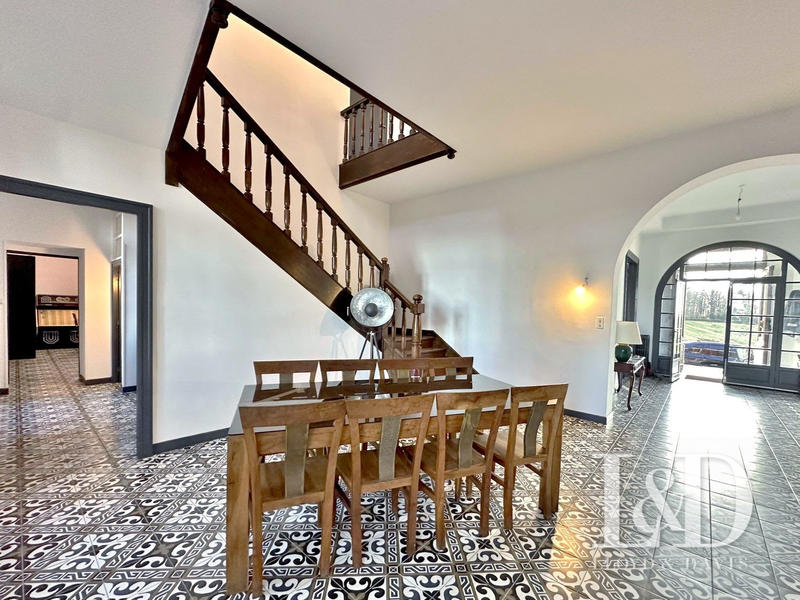 Maison - 660 m² - 25 pièces