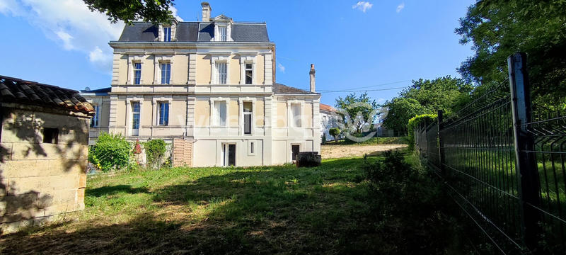 Maison - 210 m² - 6 pièces