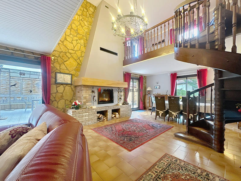 Maison - 190 m² - 8 pièces