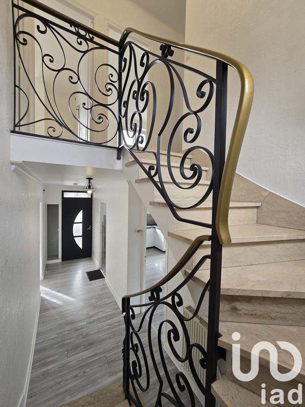 Maison - 93 m² - 5 pièces