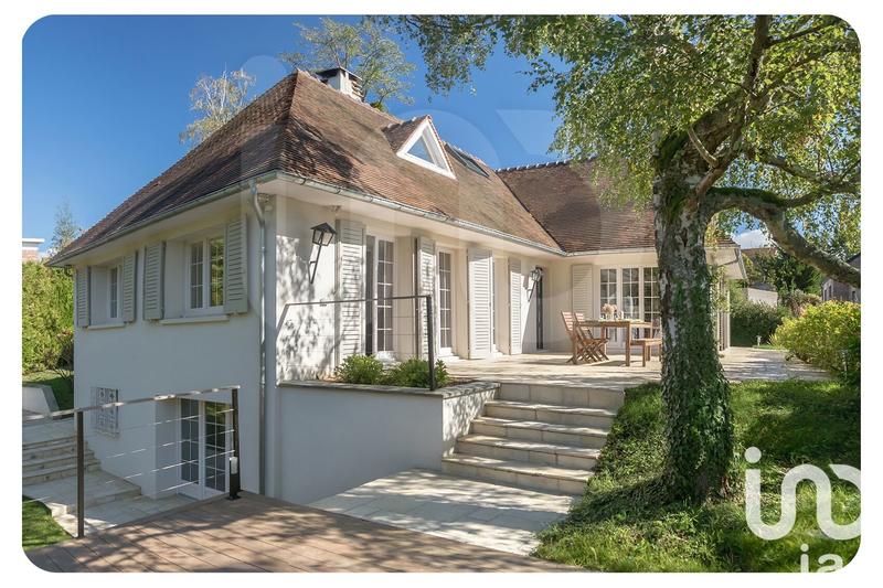 Maison - 225 m² - 8 pièces