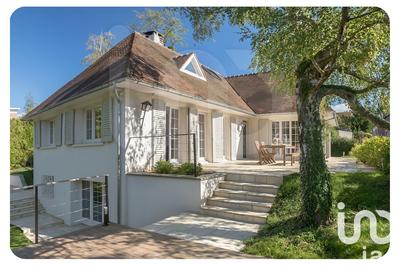 Maison - 225 m² - 8 pièces