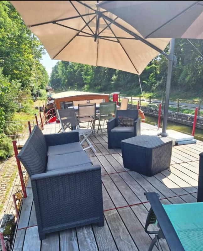 Péniche - 100 m² - 4 pièces