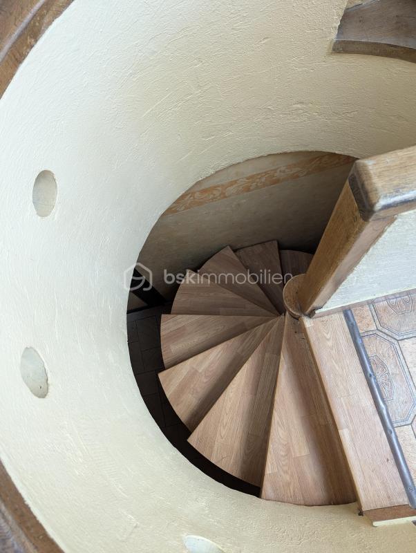 Maison traditionnelle - 185 m² - 7 pièces