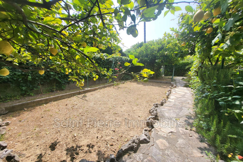 Maison - 305 m² - 6 pièces