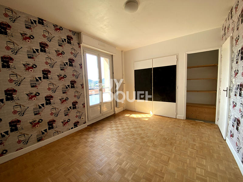Appartement - 94 m² - 5 pièces