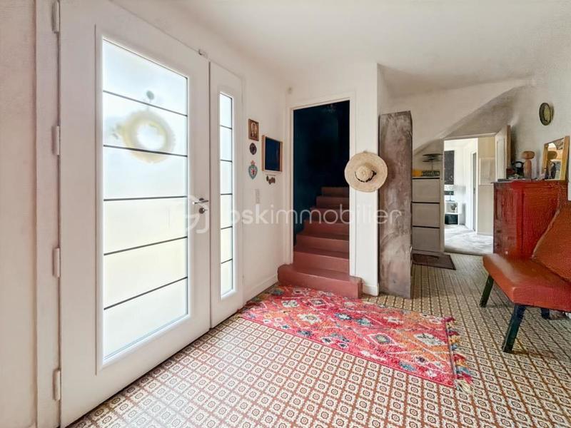 Maison traditionnelle - 220 m² - 8 pièces