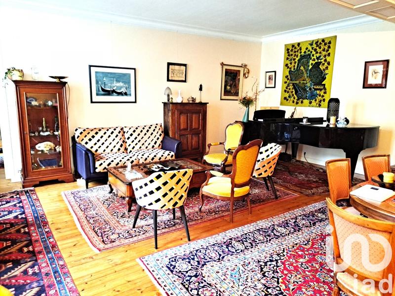 Maison - 203 m² - 14 pièces