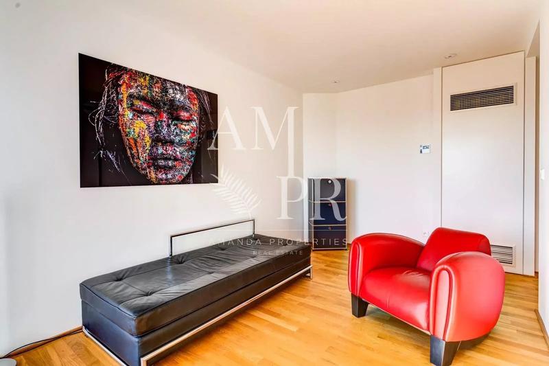 Villa - 300 m² - 8 pièces