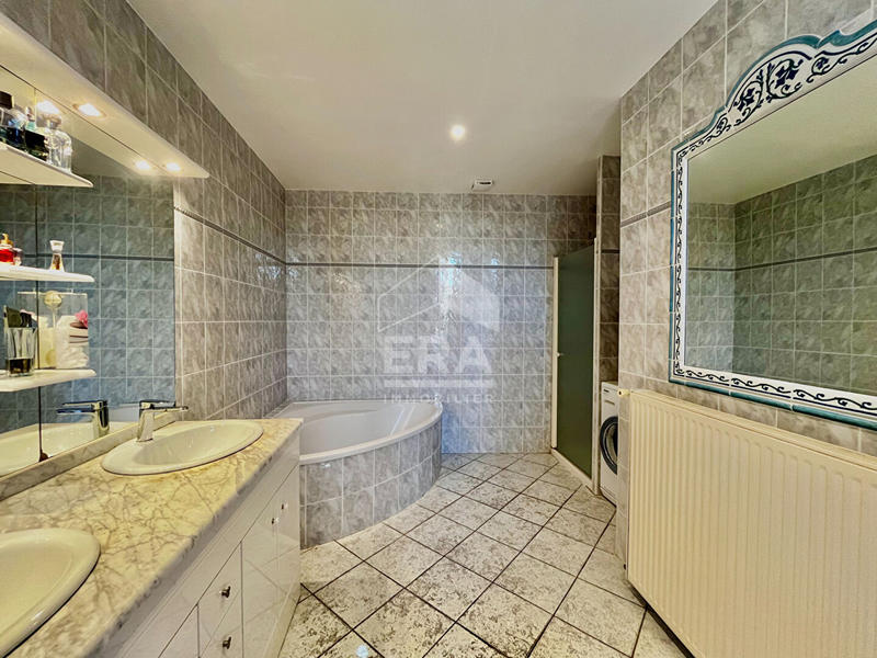 Maison - 320 m² - 9 pièces