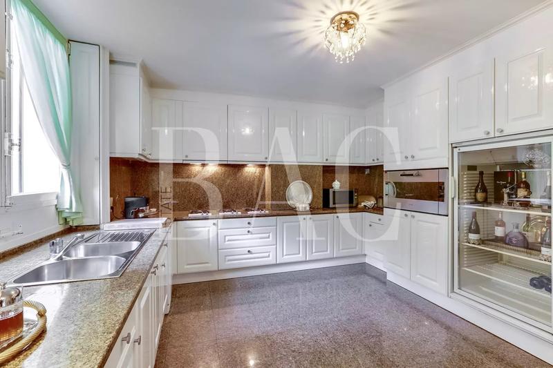 Appartement - 500 m² - 12 pièces