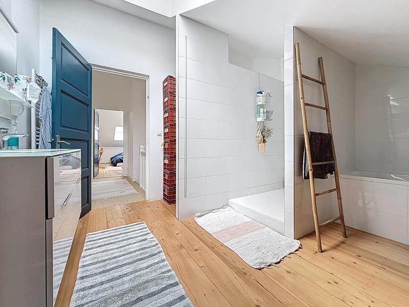 Maison - 275 m² - 7 pièces