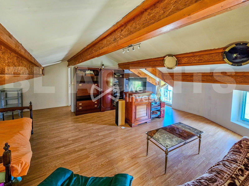 Maison - 245 m² - 7 pièces