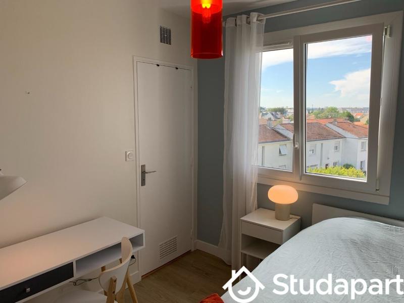 Chambre - 11 m² - 1 pièce