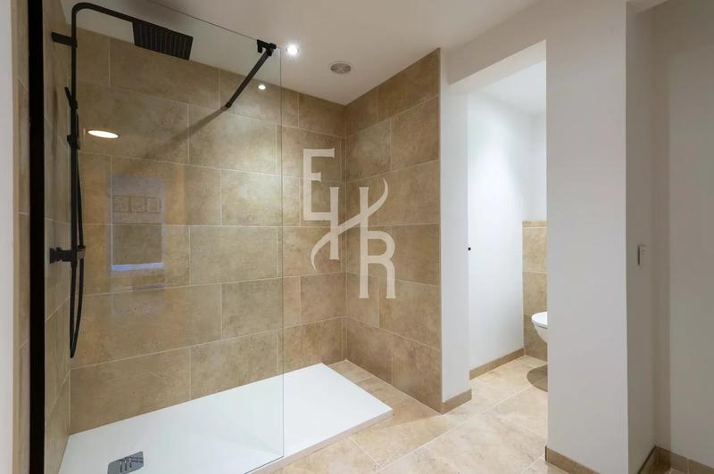 Villa - 416 m² - 6 pièces