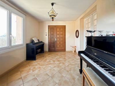 Maison - 200 m² - 7 pièces