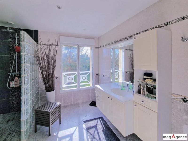 Maison - 203 m² - 7 pièces