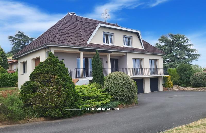 Maison traditionnelle - 156 m² - 6 pièces