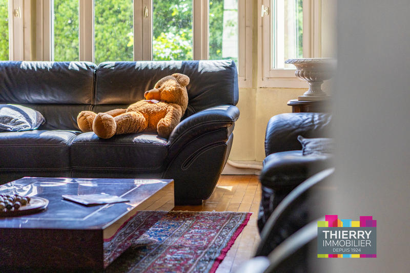 Maison - 238 m² - 8 pièces