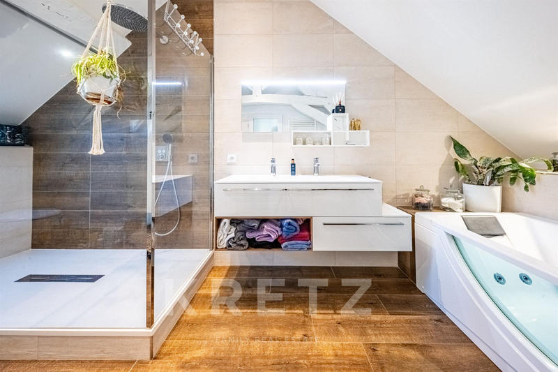 Maison - 300 m² - 9 pièces