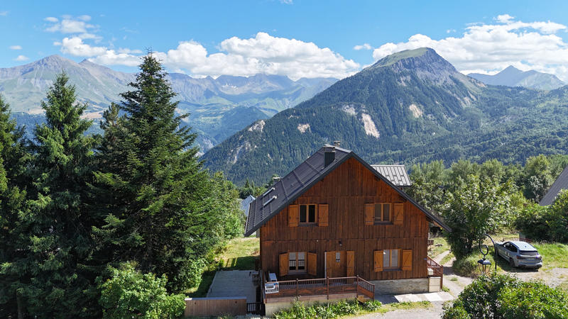 Châlet - 329 m² - 13 pièces