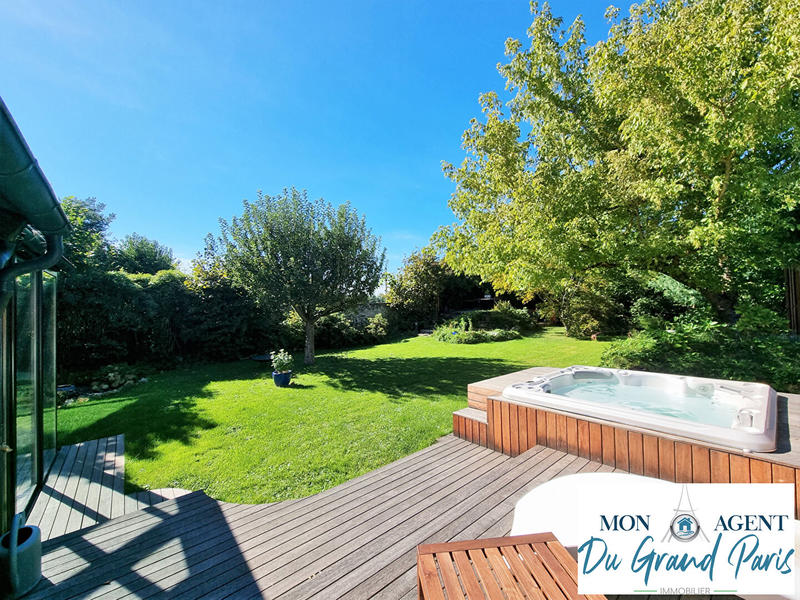 Maison - 273 m² - 8 pièces