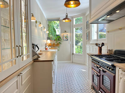 Maison - 377 m² - 10 pièces