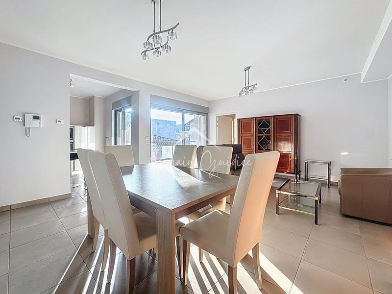 Appartement - 82 m² - 3 pièces