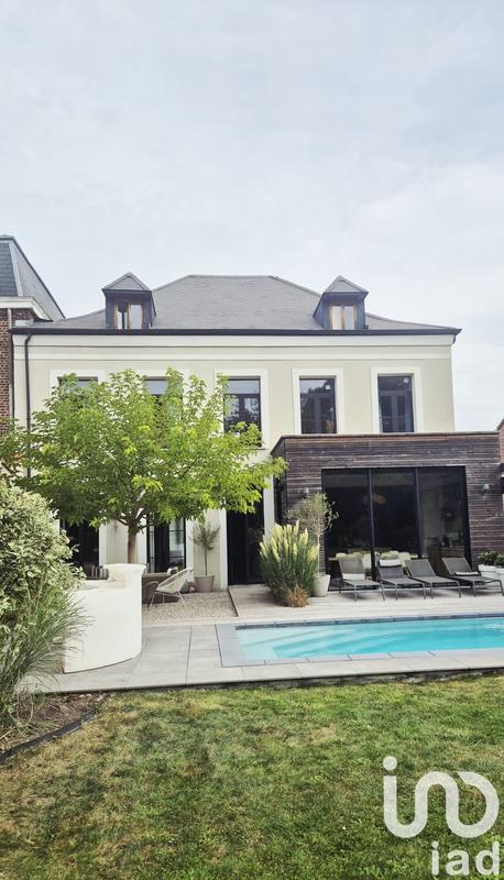 Maison - 253 m² - 9 pièces