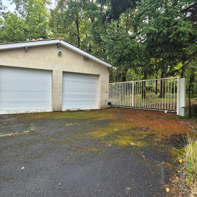 Maison - 238 m² - 9 pièces