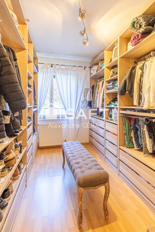 Maison - 230 m² - 8 pièces