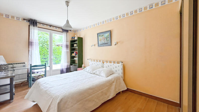 Maison - 236 m² - 10 pièces