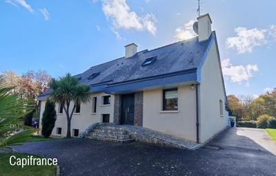 Maison - 230 m² - 8 pièces