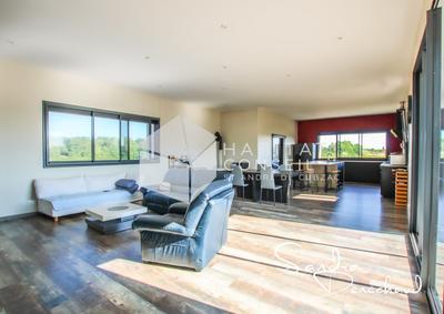 Maison - 240 m² - 7 pièces