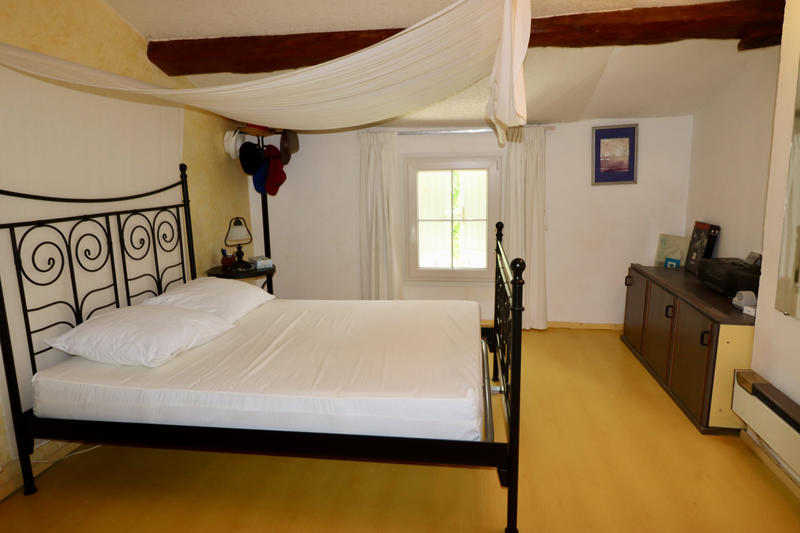 Maison - 460 m² - 9 pièces