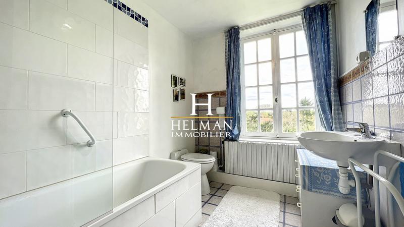 Maison - 319 m² - 9 pièces