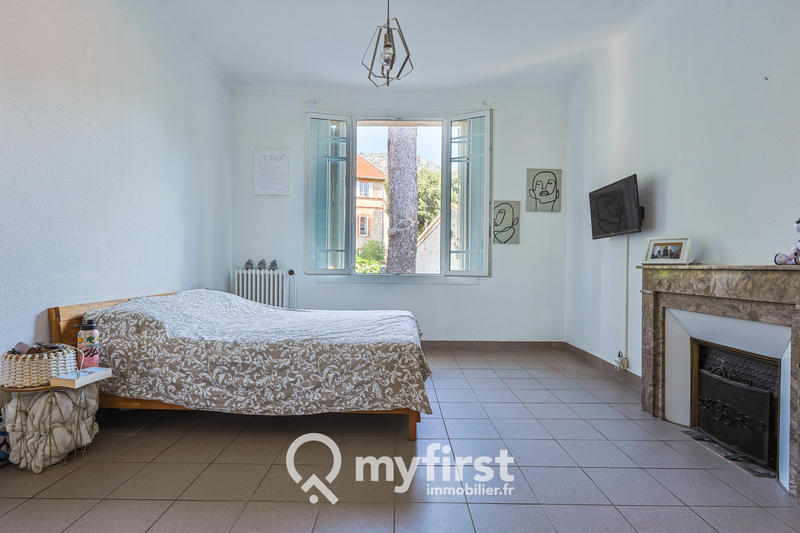 Maison - 202 m² - 6 pièces