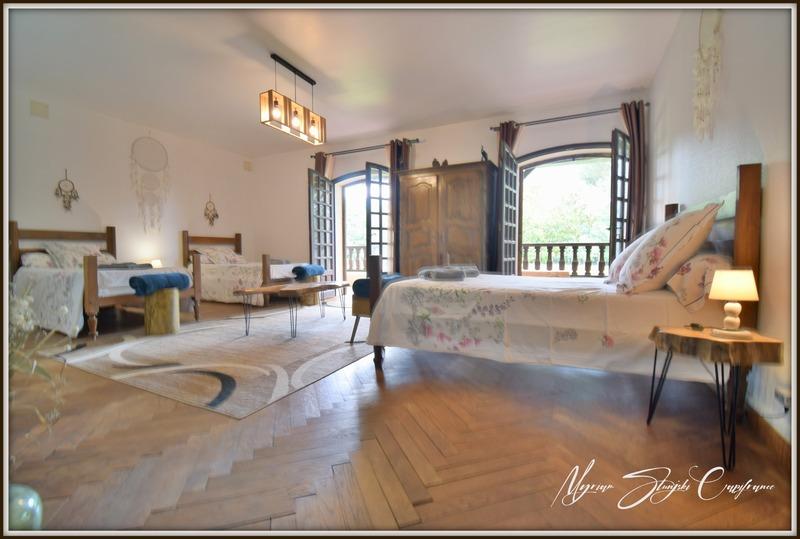 Maison de maîtres - 450 m² - 11 pièces