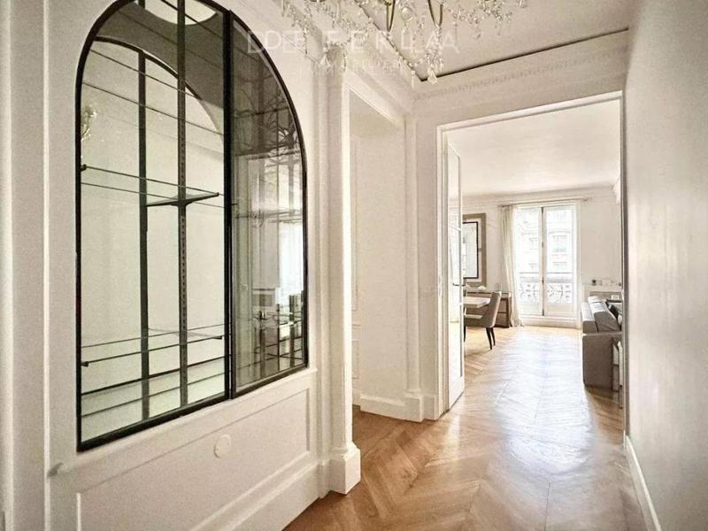 Appartement - 241 m² - 7 pièces